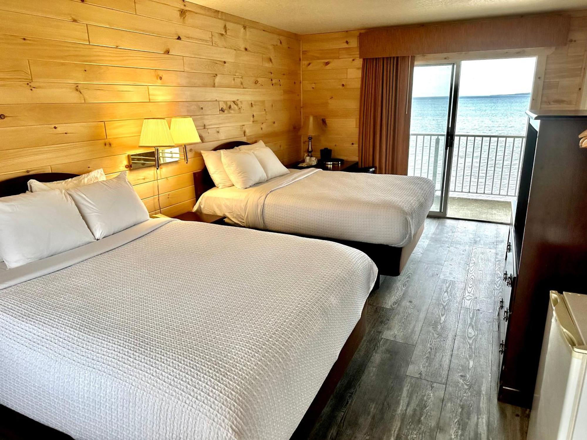 Bridgeview Motel 맥키노 시티 외부 사진
