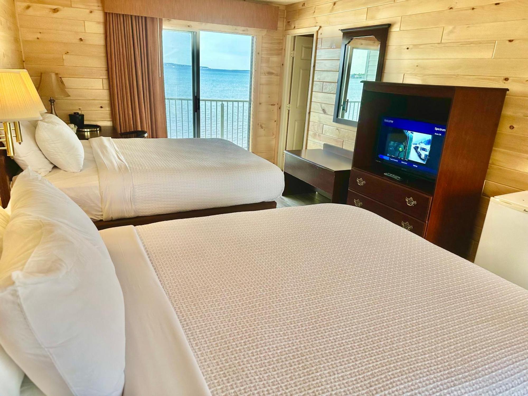 Bridgeview Motel 맥키노 시티 외부 사진