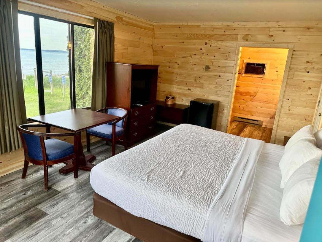 Bridgeview Motel 맥키노 시티 외부 사진