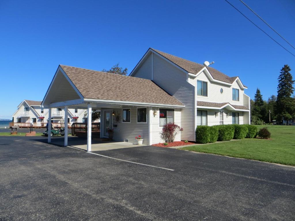Bridgeview Motel 맥키노 시티 외부 사진