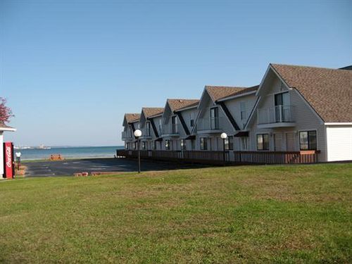 Bridgeview Motel 맥키노 시티 외부 사진